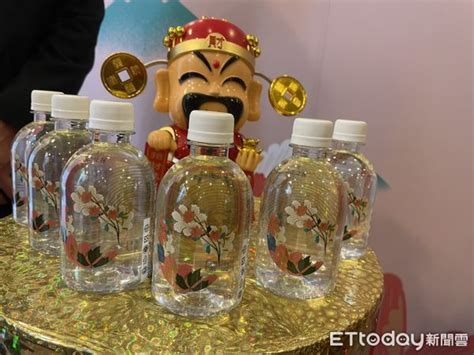 財水怎麼用|發財金、發財水開運全攻略 怎麼求？怎麼用？位置該。